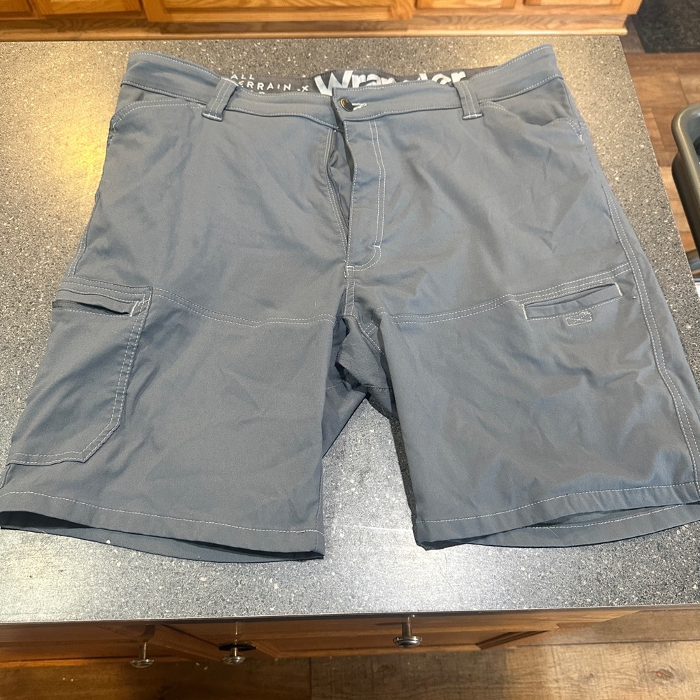 Wrangler Men's Dark Gray Cargo Shorts